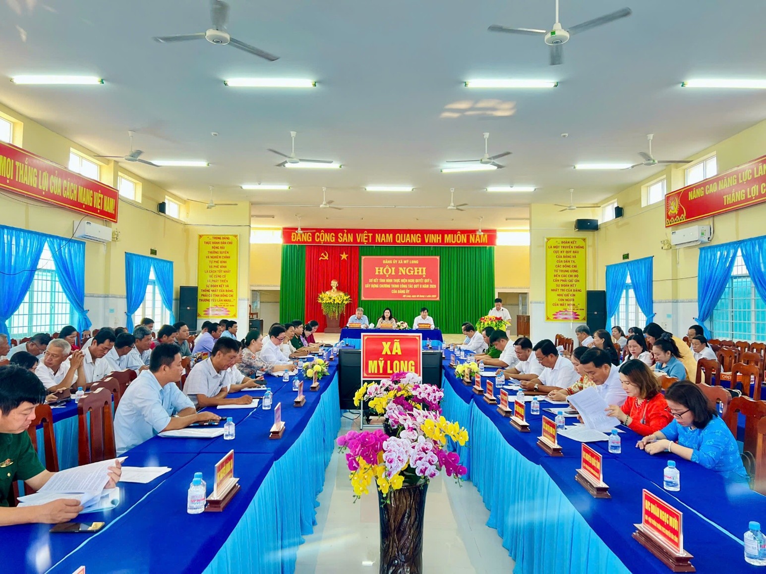 ĐẢNG ỦY XÃ MỸ LONG TỔ CHỨC HỘI NGHỊ SƠ KẾT TÌNH HÌNH THỰC HIỆN NGHỊ QUYẾT QUÝ I, XÂY DỰNG CHƯƠNG TRÌNH CÔNG TÁC QUÝ II NĂM 2026
